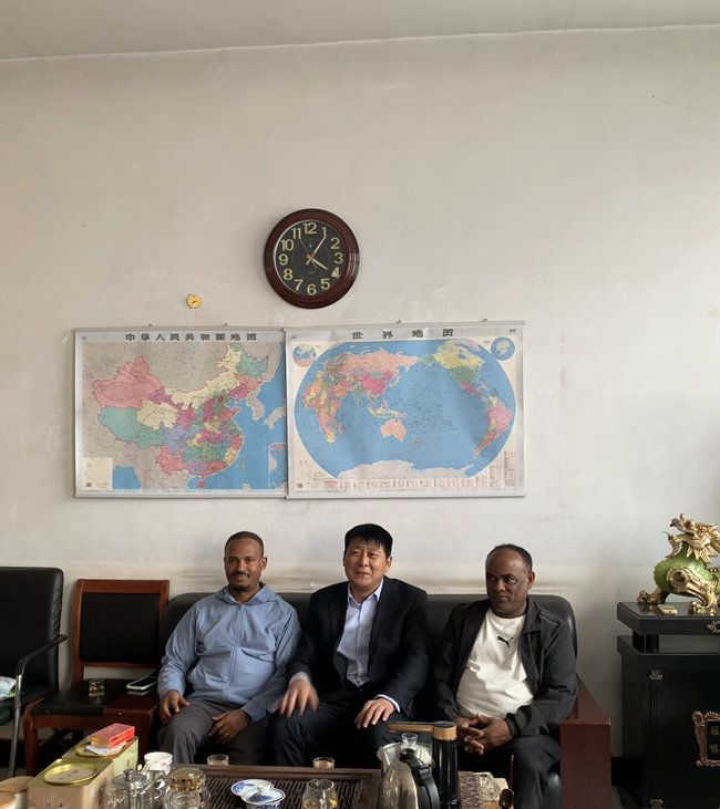 4月2日埃塞俄比亚一行人来三丰纸业参观洽谈